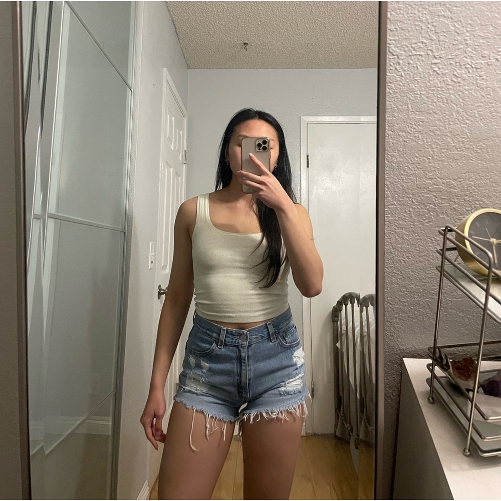 VINTAGE LEVI MEDIUM WASH HIGH WAISTED DENIM SHORTS